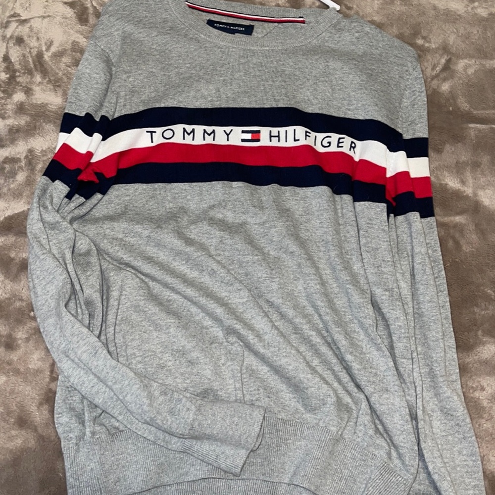 TOMMY HILFIGER SWEATER!